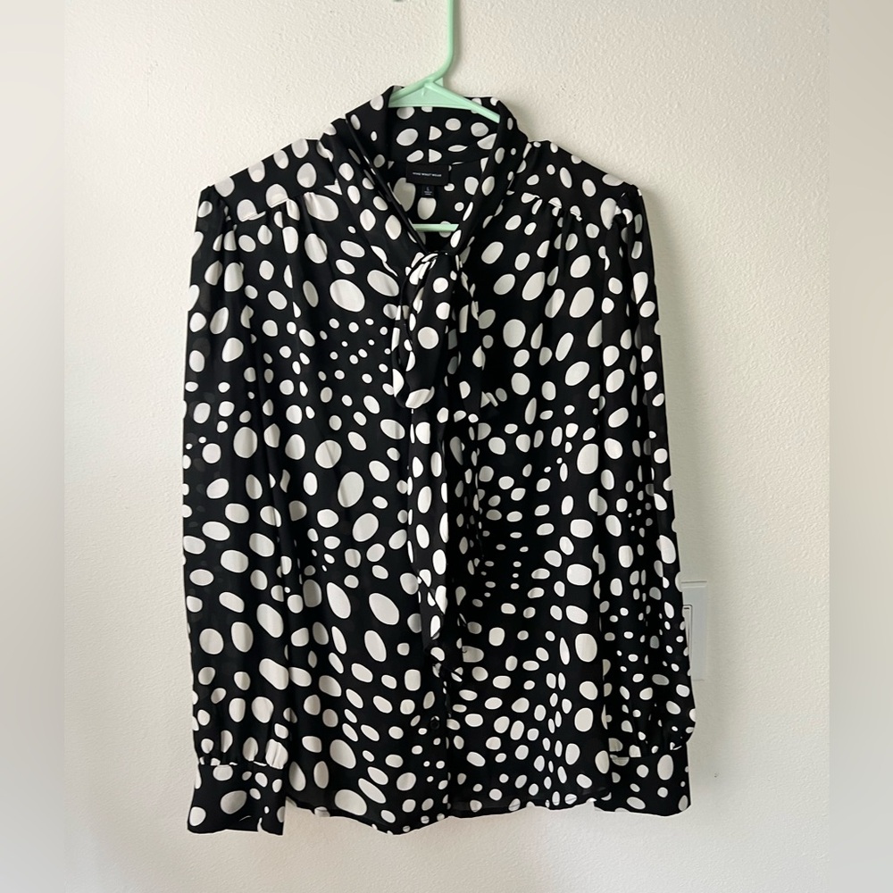 Who what wear mixed size polka dot blouse with neck bow